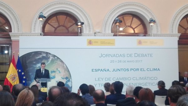 Rajoy anuncia una nueva subasta de renovables por 3.000 MW
