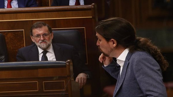 Diputados del PSOE ven a Iglesias 