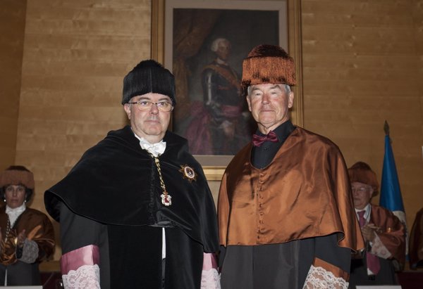 El físico creador del método SPH, Joseph J. Monaghan, investido doctor 'honoris causa' por la UPM