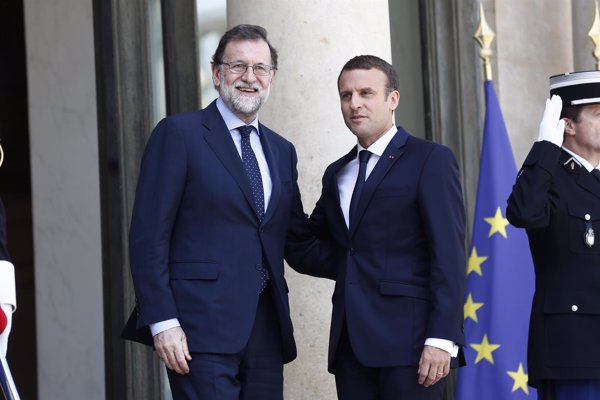 Rajoy felicita a Macron por su victoria electoral y defiende su política de reformas 