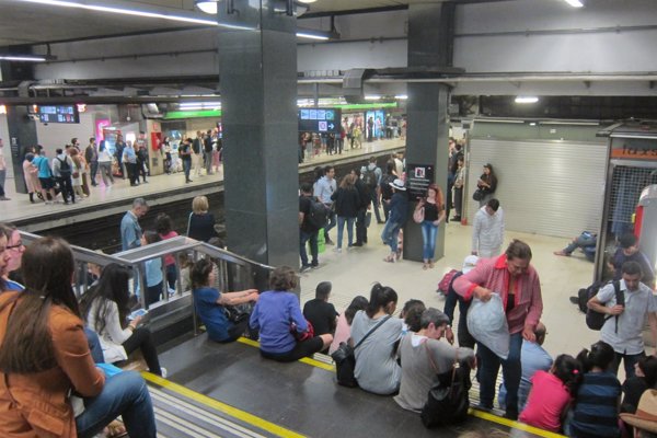 El Metro de Barcelona hará huelga este lunes en su octava jornada con paros