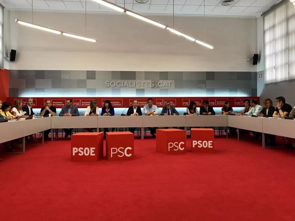 Empieza la reunión de las direcciones del PSC y del PSOE para ratificar sus propuestas para Cataluña