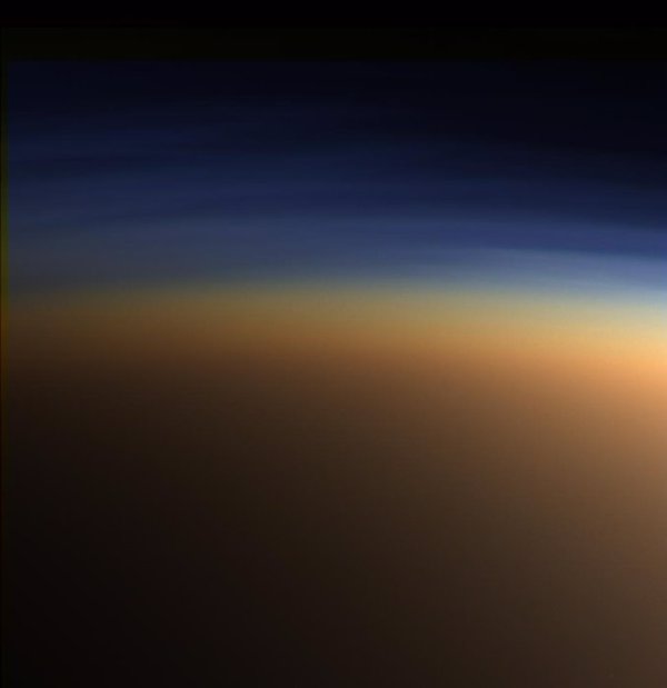 La nave Cassini detecta un tipo de molécula con carga negativa en la luna Titán