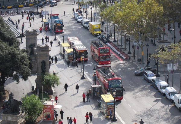 Santi Vila dice que la CUP no ayuda al 'procés' si no condena el ataque a un bus turístico