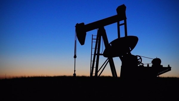 El petróleo sube después de los datos de EEUU que muestran una demanda récord de gasolina