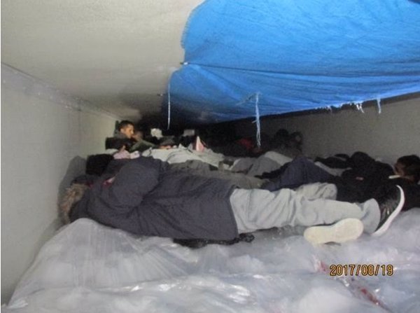 Hallados 60 inmigrantes en el interior de un camión figrorífico en la frontera entre México y EEUU