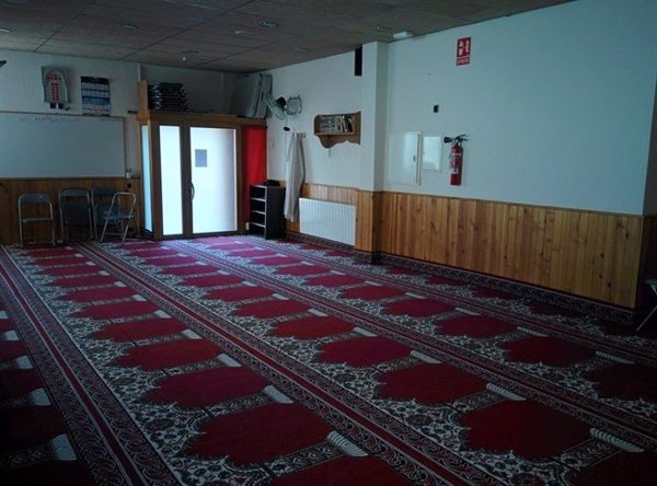 La mezquita de Ripoll altera sus horarios por temor a 