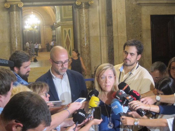 Más de 400 alcaldes firman a favor del referéndum pese a las 