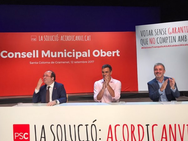 Pedro Sánchez cierra filas con los alcaldes del PSC: 