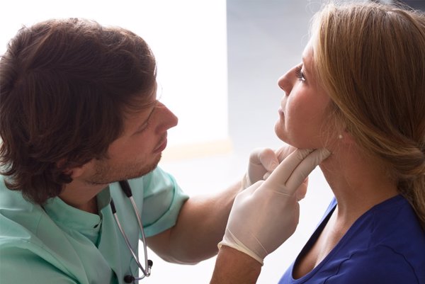 Pacientes de cáncer de tiroides reclaman unidades de referencia multidisciplinares en los centros sanitarios
