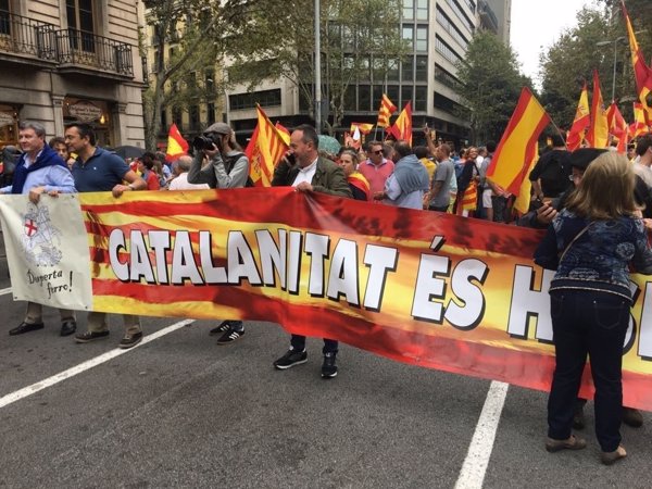 Unas 5.500 personas, según Guardia Urbana, se manifiestan en Barcelona a favor de la unidad de España