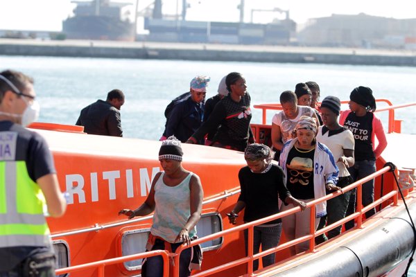 Más de 320 inmigrantes han sido interceptados en las costas cuando intentaban entrar en España en patera desde el lunes
