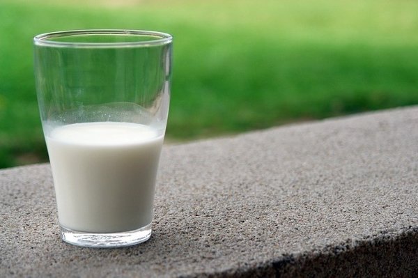 Pediatras defienden las leches de crecimiento como complemento para cubrir los nutrientes esenciales en niños pequeños