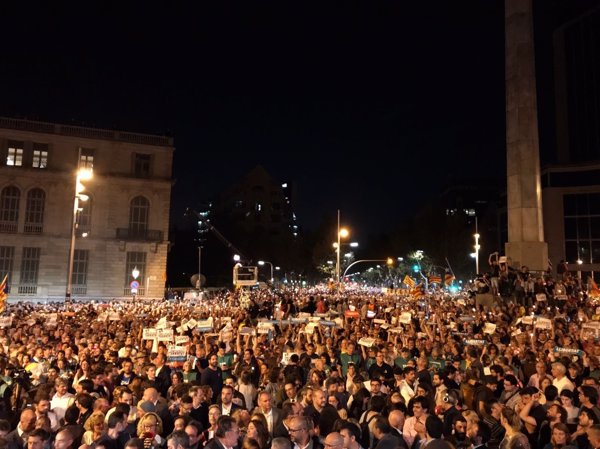 Unas 200.000 personas se concentran en Barcelona para pedir la libertad de los 