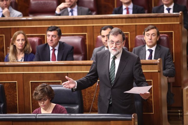Rajoy justifica sus vetos a iniciativas de la oposición por que habrían aumentado el déficit en 30.000 millones