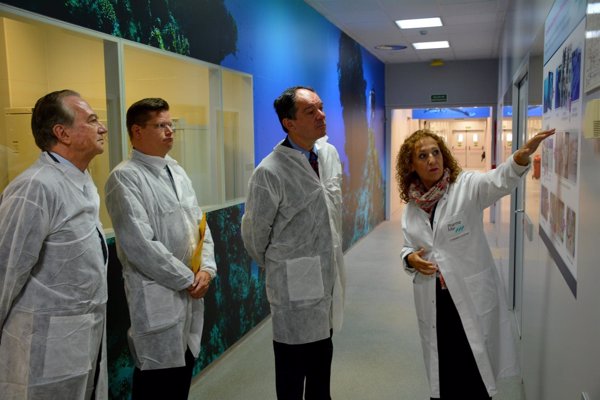 El embajador y el consejero Económico y Comercial de Bélgica visitan las instalaciones de PharmaMar