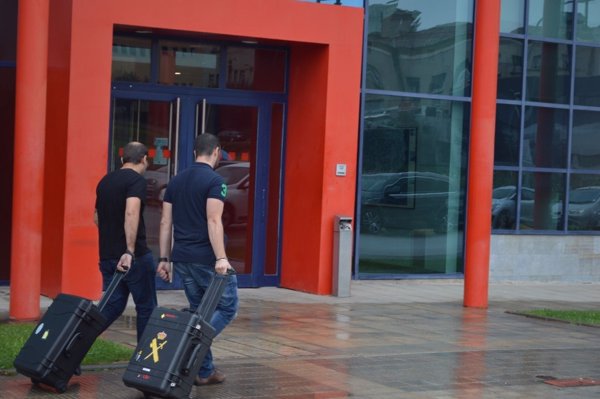 La Guardia Civil sale de la sede de los Mossos de Lleida tras casi 11 horas