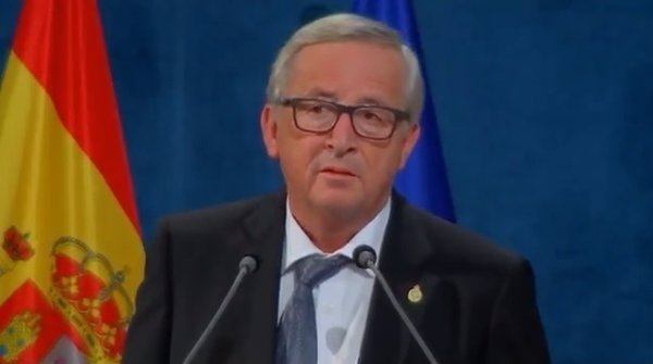 Juncker celebra la abundancia de banderas de España en las calles de Oviedo
