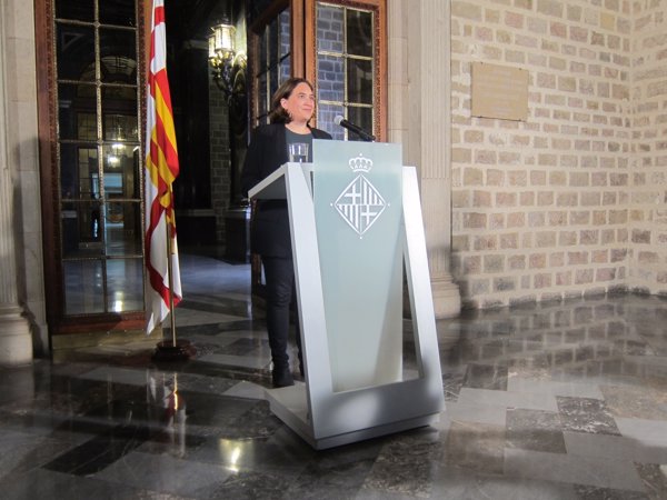Colau cree que la decisión de Rajoy es un 