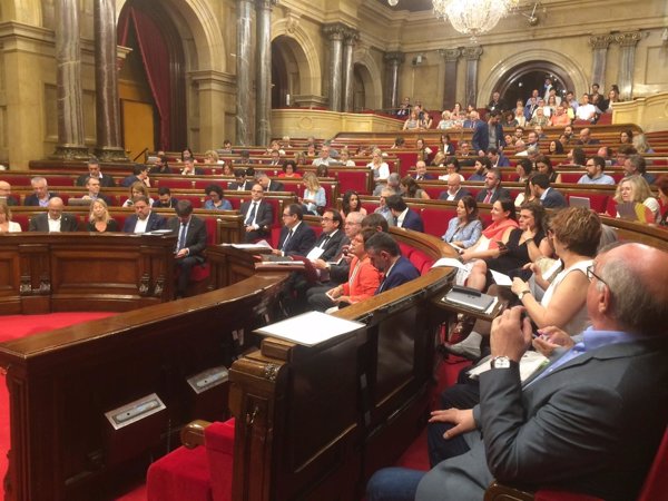 El Parlament aborda el lunes cuándo y cómo afrontar el 155 y la independencia