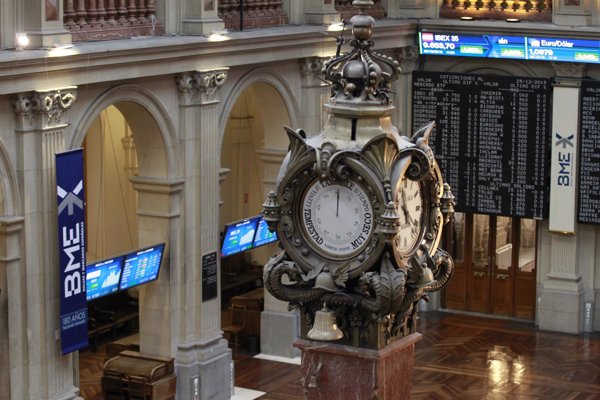 El Ibex (-0,47%) pierde los 10.500 puntos en una jornada marcada por el Banco de Inglaterra y Cataluña