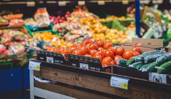 Modificar el precio de solo 7 alimentos podría salvar miles de vidas al año, según un estudio