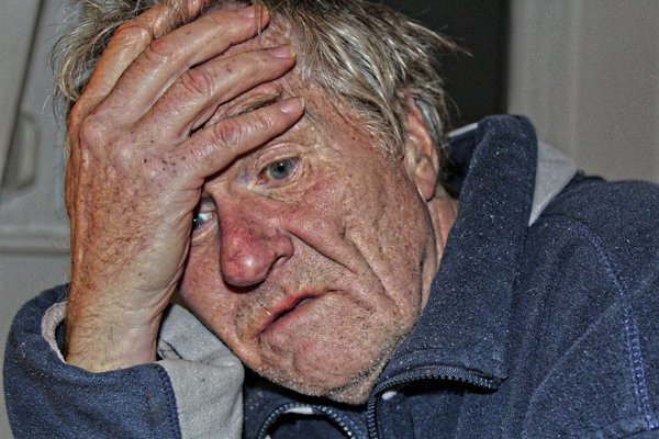Experta avisa de que la soledad, discapacidad y la pérdida de visión aumentan el riesgo de desnutrición en los mayores