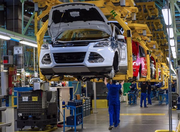 Ford plantea reducir 280 empleos en Almussafes por la bajada de producción y reubicar trabajadores