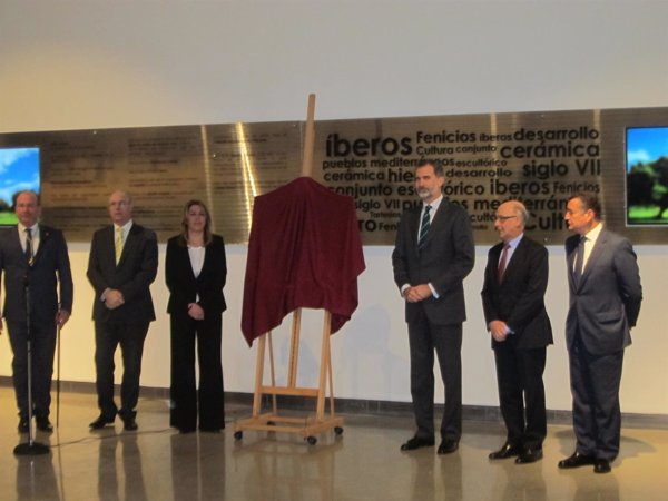 El Rey inaugura el Museo Íbero, que Susana Díaz califica como 