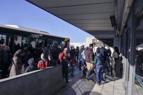 Llegan a España procedentes de Grecia 27 refugiados