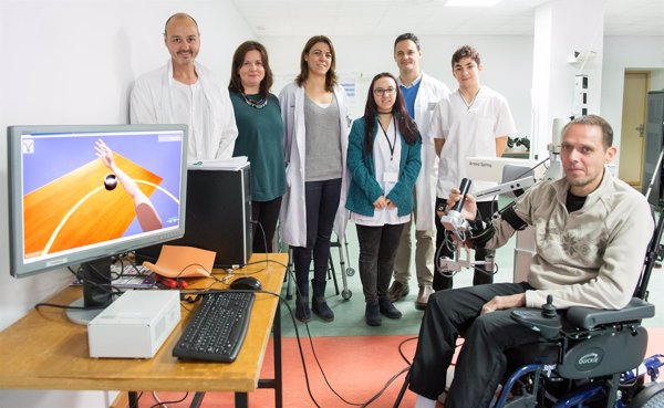 Parapléjicos recurre a la realidad virtual con un exoesqueleto para estudiar la movilidad de los brazos