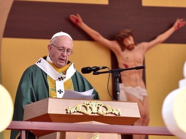 El Papa pide ante periodistas una información 