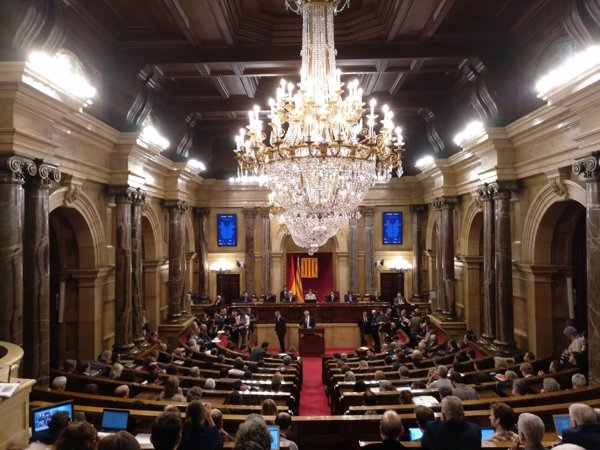 Los letrados del Parlament rechazan la investidura a distancia de Puigdemont