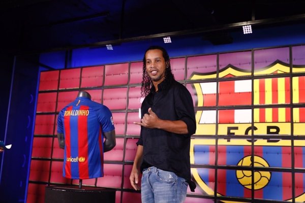 Ronaldinho cuelga las botas a los 37 años tras dos temporadas sin equipo