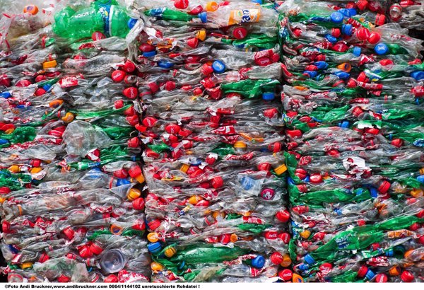 Coca Cola se compromete a recoger y reciclar el equivalente al 100% de los envases que comercialice para 2030