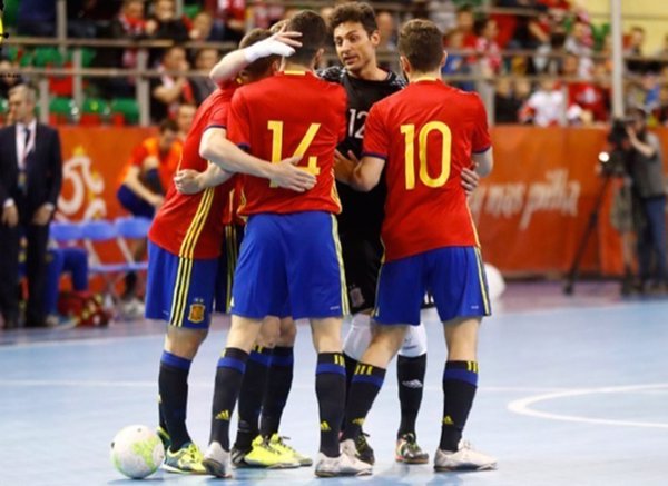 España golea a Tailandia (8-1) en el único amistoso antes del Europeo