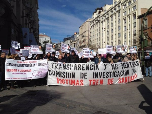 Víctimas piden que no sea el PP, que votó en contra, quien presida la comisión, y apelan al PSOE para evitarlo