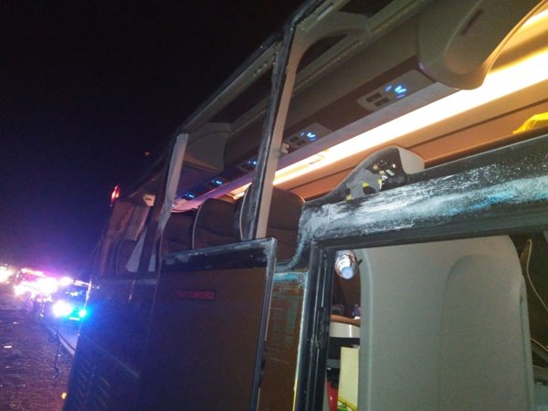 Varios heridos en un accidente entre un autobús y un camión en la A3 en Villagordo (Valencia)