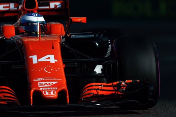 McLaren presentará este viernes el nuevo MCL33 con el que Alonso espera volver a sonreír