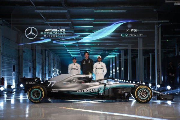 Mercedes presenta su nuevo W09 diseñado para seguir reinando