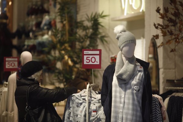El 11% de los españoles aplazó el pago de sus compras para superar 'la cuesta de enero'
