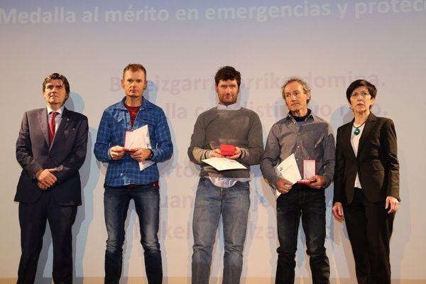 Premian a Iñurrategi, Vallejo y Zabalza por el rescate de un alpinista italiano en el Himalaya