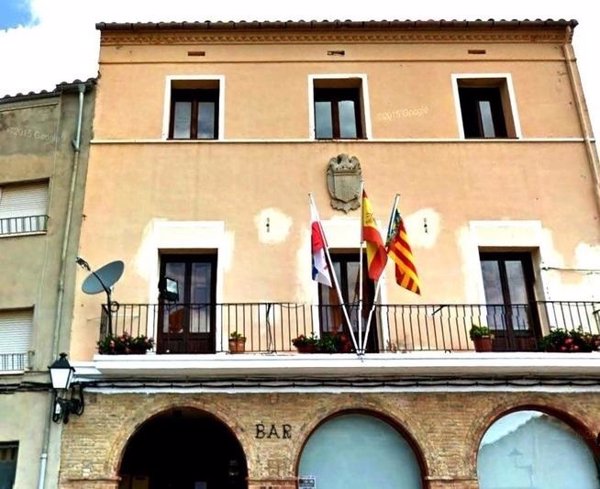 Investigan a un alcalde castellonense por incumplir la Ley de Memoria Histórica al no retirar un escudo franquista