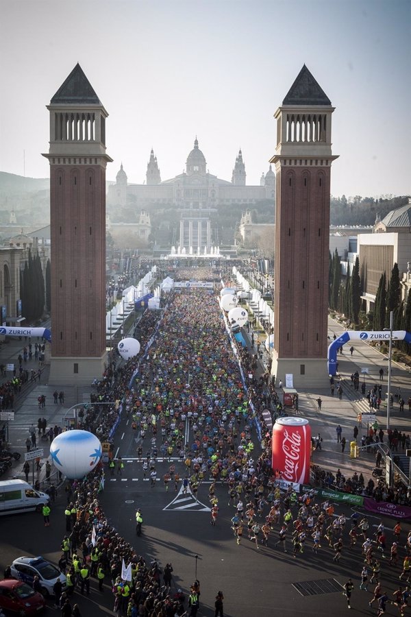 Más de 17.000 personas correrán este domingo la Zurich Marató de Barcelona