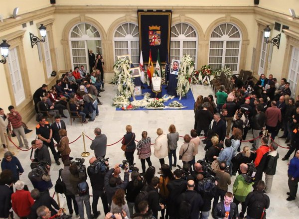 Más de 5.000 personas dan el último adiós a Gabriel en la capilla ardiente