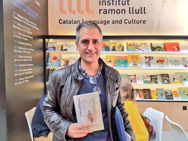 Lluís Prats gana el premio Strega infantil en Bolonia con la novela 'Hachiko'