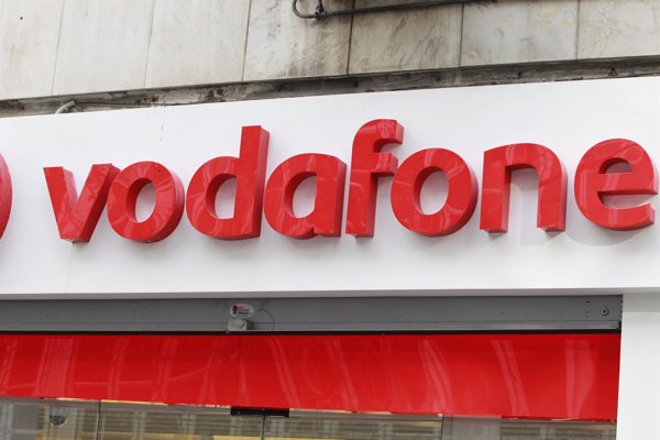 Vodafone deberá devolver el importe cobrado a los clientes por desbloquear móviles sin permanencia