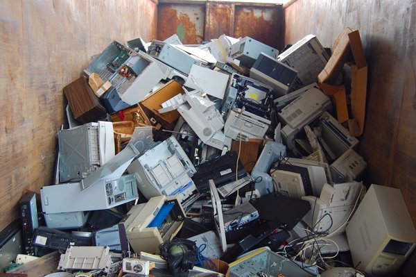 Cada español genera 20 kilos de basura electrónica al año por el aumento de tabletas, smartphones y ordenadores