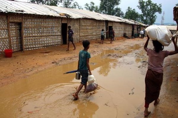 Las llegada de las primeras lluvias a los campos de refugiados rohingya provoca inundaciones