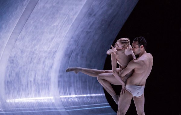 La Dresden Frankfurt Dance Company convence en su debut en el Teatro Real a ritmo de Ravel, 48nord y Bartók